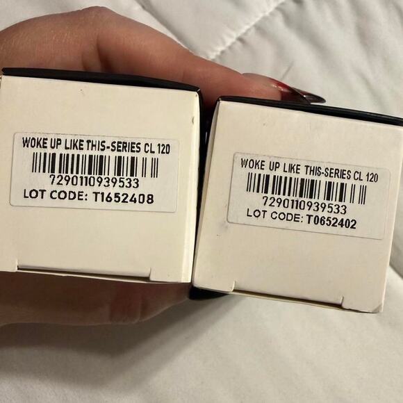 IL Makiage “Woke Up Like This” Flawless Base Foundation – 120 CL, Natural Matte - Picture 4 of 8